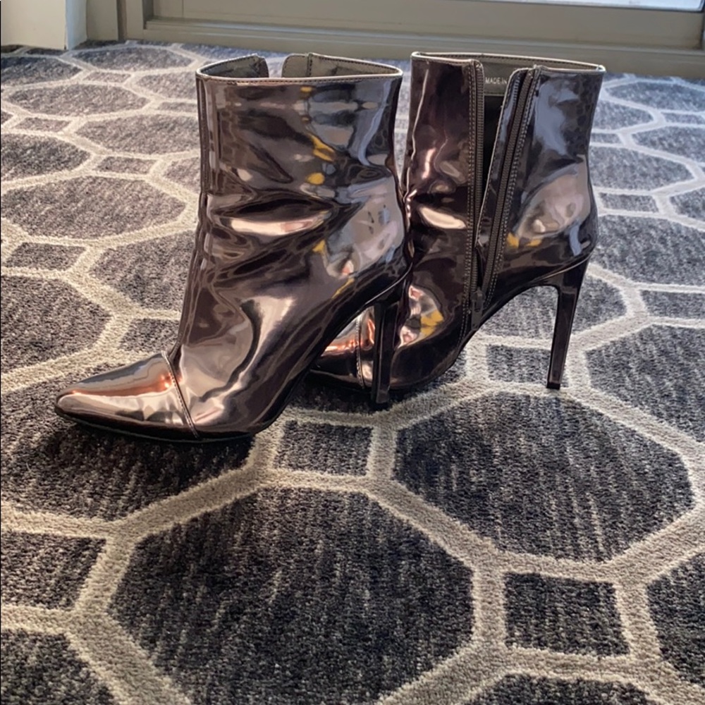 Mid calf metallic pointed to boots